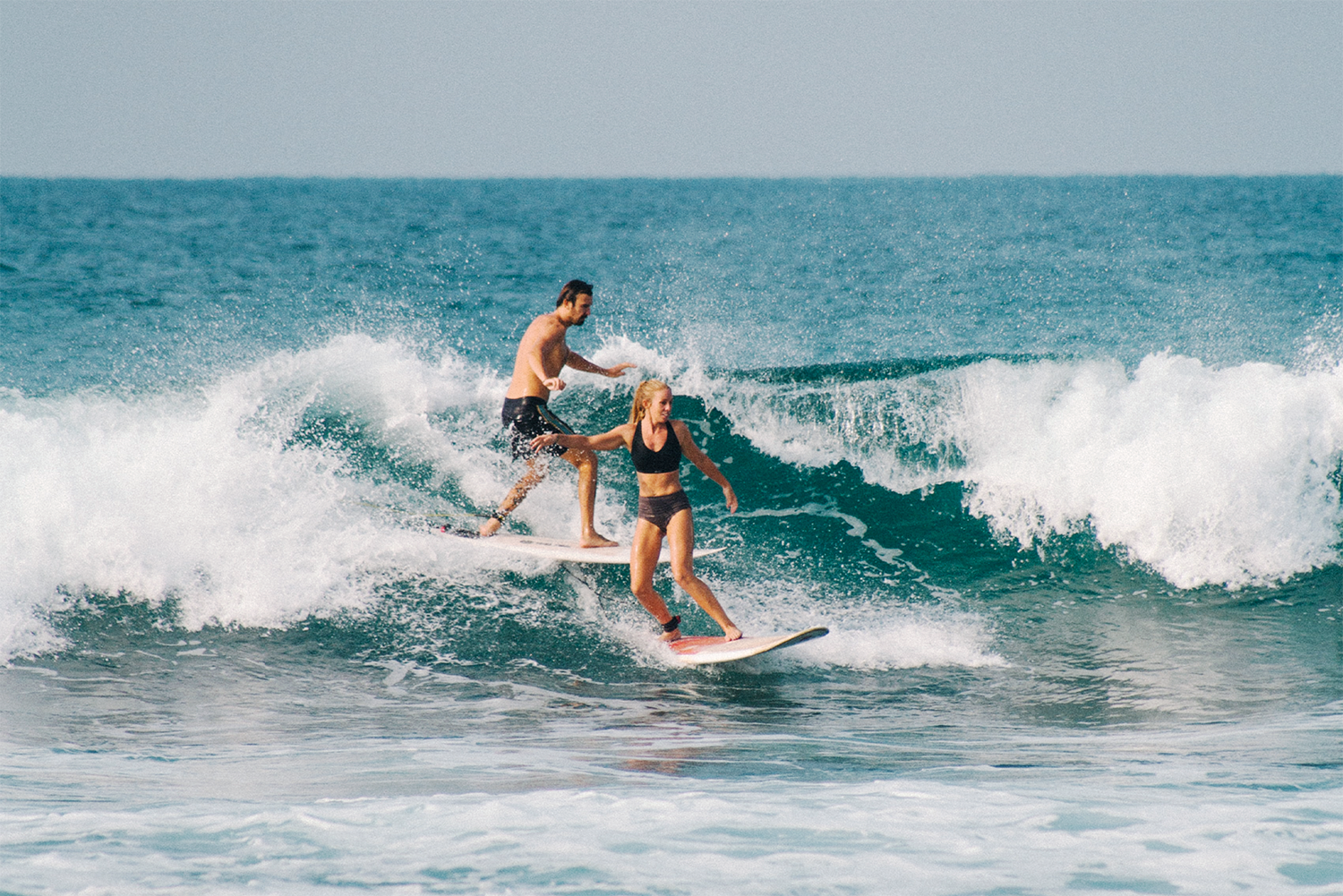 couple-surfing-summer-beach-klara-kulikova-unsplash