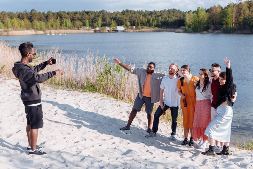 friends-beach-summer-pexels-thirdman