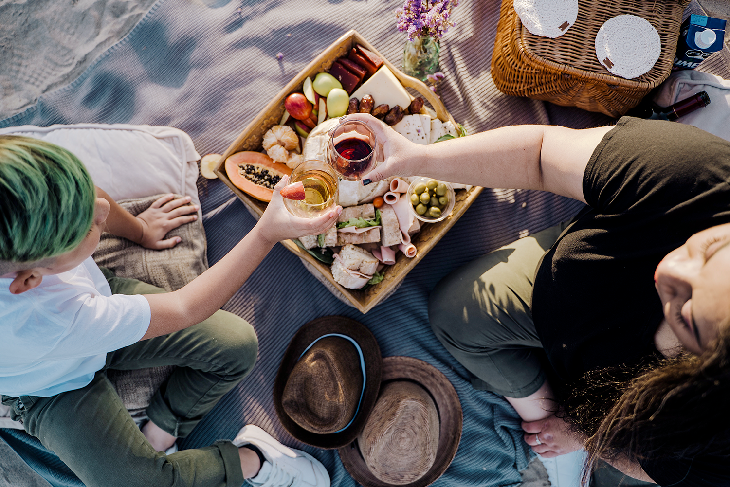 friends-picnic-beach-summer-food-josue-michel-unsplash