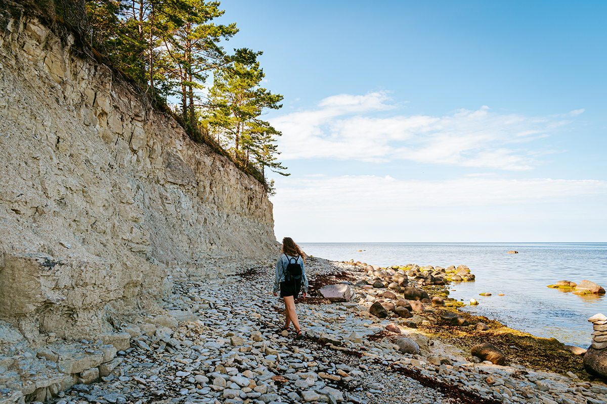 Saaremaa Viro_cliff_seaside_shutterstock