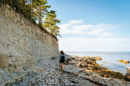 shutterstock_estonia_saaremaa_cliff.jpg