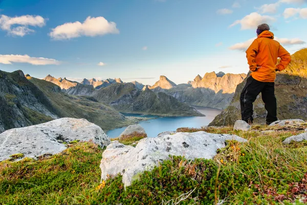 shutterstock_norway_hiking.jpg